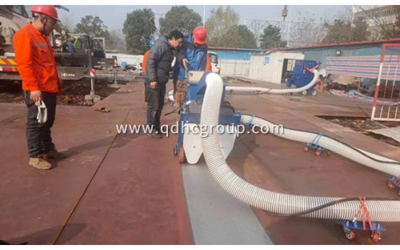 湖北襄阳客户购置移动抛丸机去除钢板的锈迹